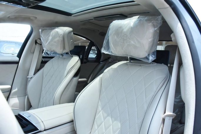 Подержанный Mercedes-Benz S-Class 580 4MATIC VII (W223), 4.0 л, 2022 в Шардже от Alfaris Used Cars Серебристый цвет. Other | AUTO.AE