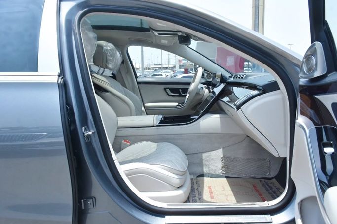 Подержанный Mercedes-Benz S-Class 580 4MATIC VII (W223), 4.0 л, 2022 в Шардже от Alfaris Used Cars Серебристый цвет. Other | AUTO.AE