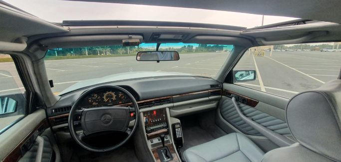 Новый Mercedes-Benz S-Class 560 II (W126) Рестайлинг, 5.5 л, 1991 в Шардже от Ishtar Used Cars Белый цвет. Японская | AUTO.AE