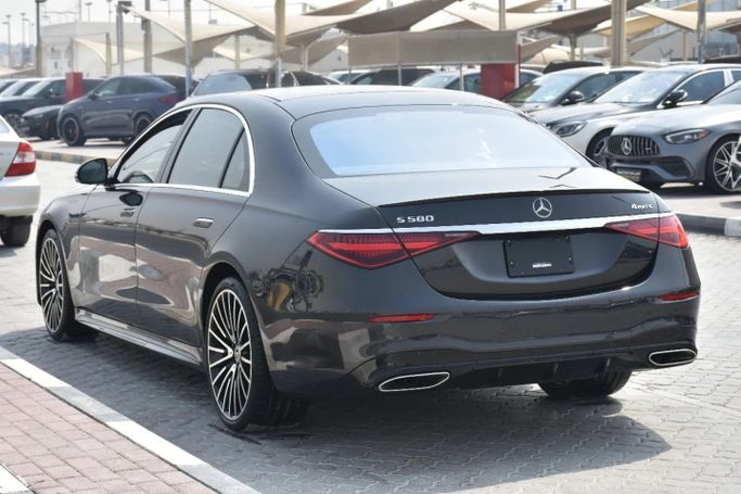 Подержанный Mercedes-Benz S-Class 580 4MATIC VII (W223), 4.0 л, 2021 в Шардже от Alfaris Used Cars Черный цвет. Other | AUTO.AE