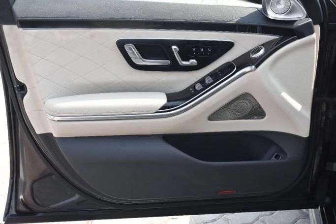 Подержанный Mercedes-Benz S-Class 580 4MATIC VII (W223), 4.0 л, 2021 в Шардже от Alfaris Used Cars Черный цвет. Other | AUTO.AE