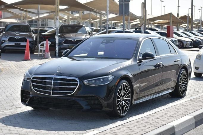 Подержанный Mercedes-Benz S-Class 580 4MATIC VII (W223), 4.0 л, 2022 в Шардже от Alfaris Used Cars Черный цвет. Other | AUTO.AE