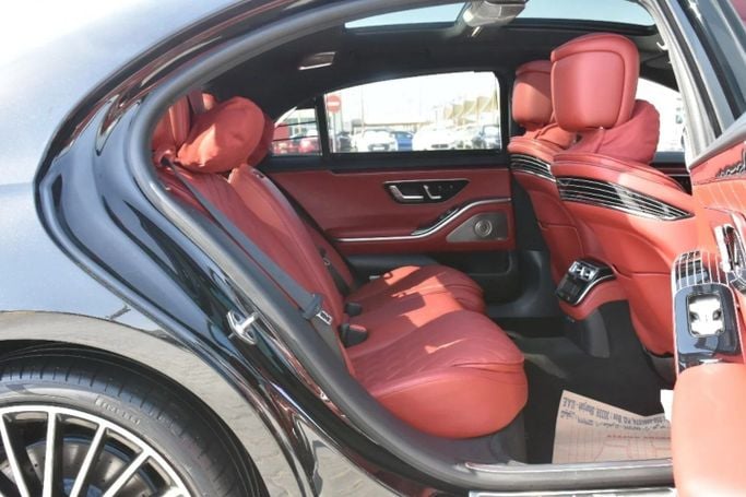 Подержанный Mercedes-Benz S-Class 580 4MATIC VII (W223), 4.0 л, 2022 в Шардже от Alfaris Used Cars Черный цвет. Other | AUTO.AE