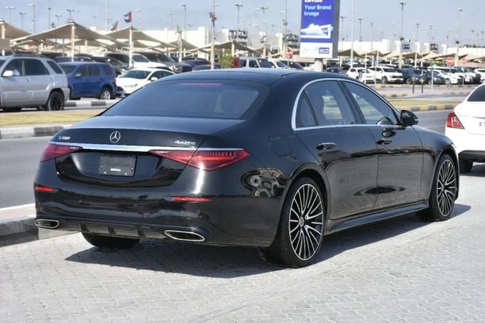 Подержанный Mercedes-Benz S-Class 580 4MATIC VII (W223), 4.0 л, 2022 в Шардже от Alfaris Used Cars Черный цвет. Other | AUTO.AE
