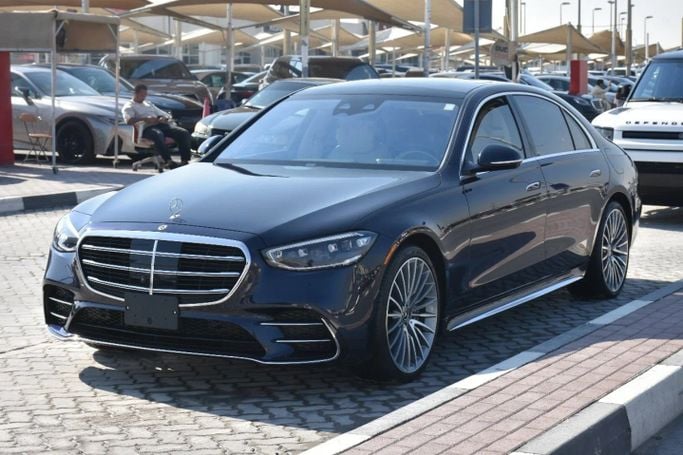 Подержанный Mercedes-Benz S-Class 580 e 4MATIC VII (W223), 3.0 л, 2023 в Шардже от Alfaris Used Cars Черный цвет. Other | AUTO.AE