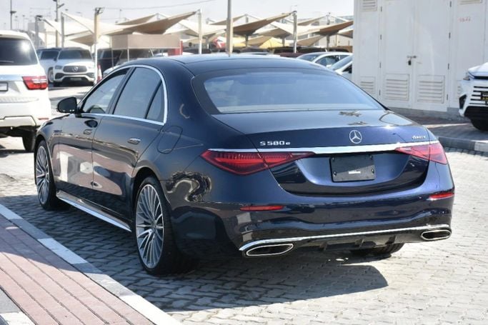 Подержанный Mercedes-Benz S-Class 580 e 4MATIC VII (W223), 3.0 л, 2023 в Шардже от Alfaris Used Cars Черный цвет. Other | AUTO.AE