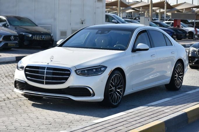 Used Mercedes-Benz S-Class 580 4MATIC VII (W223), 4.0 l, 2022 in Sharjah by Alfaris Used Cars, White color. Other | AUTO.AE