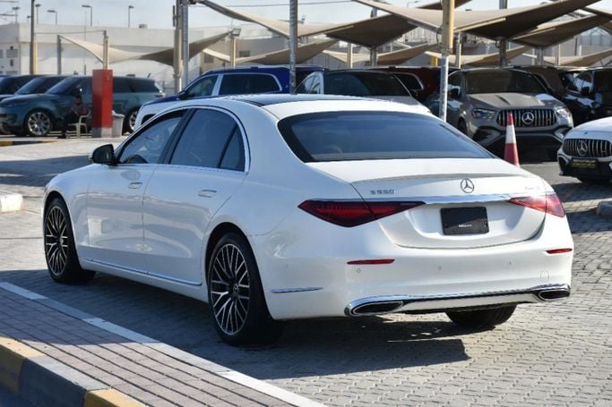Used Mercedes-Benz S-Class 580 4MATIC VII (W223), 4.0 l, 2022 in Sharjah by Alfaris Used Cars, White color. Other | AUTO.AE