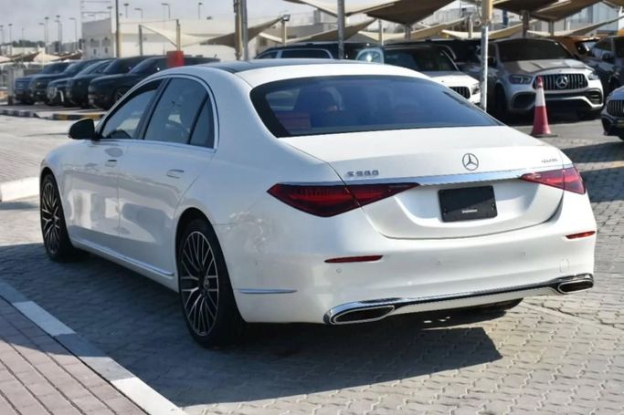 Used Mercedes-Benz S-Class 580 4MATIC VII (W223), 4.0 l, 2021 in Sharjah by Alfaris Used Cars, White color. Other | AUTO.AE
