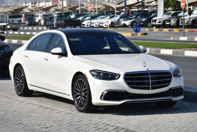 Used Mercedes-Benz S-Class 580 4MATIC VII (W223), 4.0 l, 2021 in Sharjah by Alfaris Used Cars, White color. Other | AUTO.AE