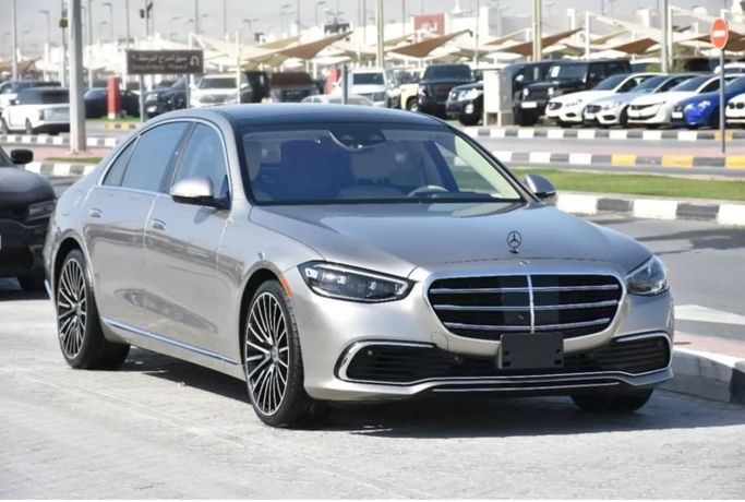 Used Mercedes-Benz S-Class 580 4MATIC VII (W223), 4.0 l, 2021 in Sharjah by Alfaris Used Cars, Silver color. Other | AUTO.AE