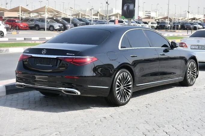 Подержанный Mercedes-Benz S-Class 450 4MATIC VII (W223), 3.0 л, 2023 в Шардже от Alfaris Used Cars Черный цвет. Other | AUTO.AE
