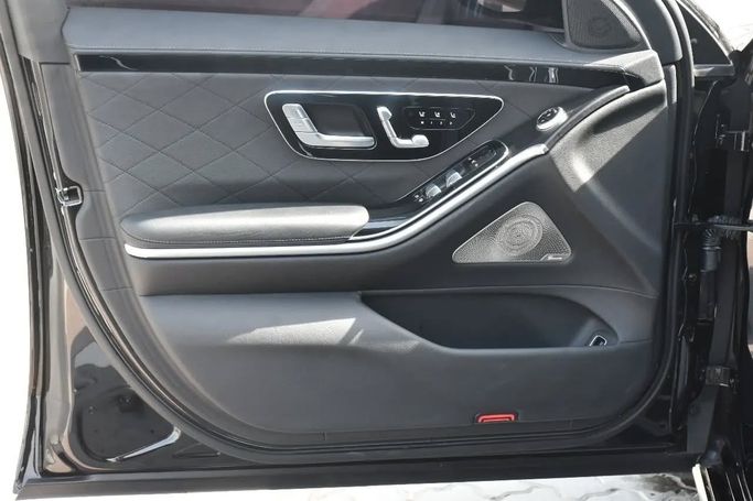 Подержанный Mercedes-Benz S-Class 450 4MATIC VII (W223), 3.0 л, 2023 в Шардже от Alfaris Used Cars Черный цвет. Other | AUTO.AE