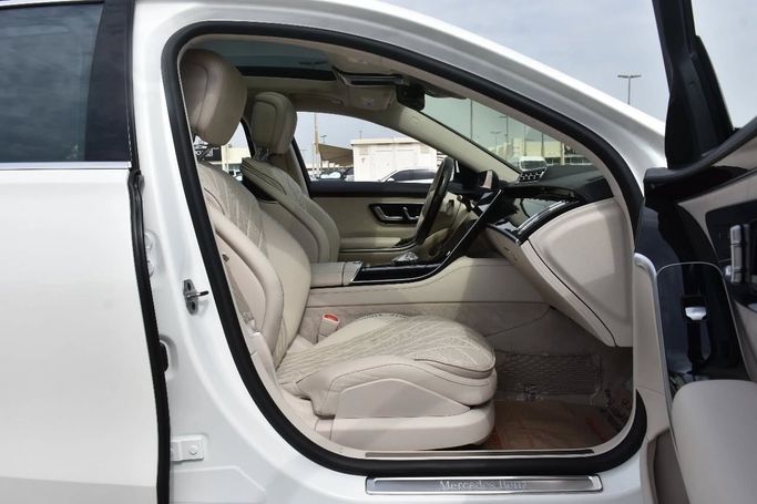 Подержанный Mercedes-Benz S-Class 580 4MATIC VII (W223), 4.0 л, 2021 в Шардже от Alfaris Used Cars Белый цвет. Other | AUTO.AE