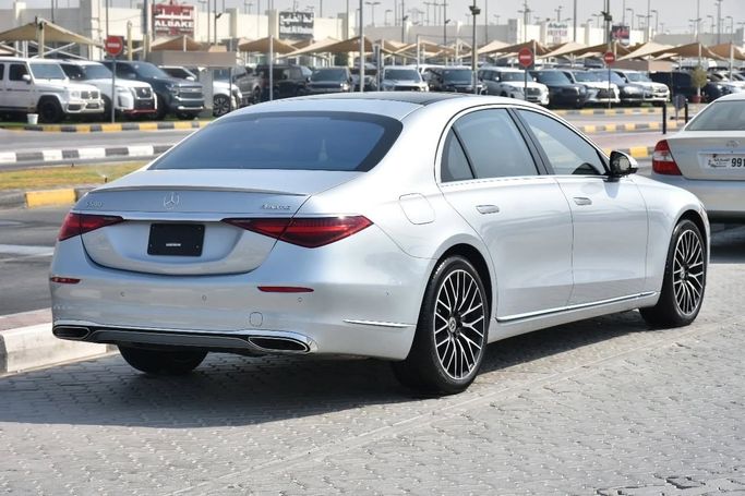 Подержанный Mercedes-Benz S-Class 500 4MATIC VII (W223), 3.0 л, 2021 в Шардже от Alfaris Used Cars Серебристый цвет. Other | AUTO.AE