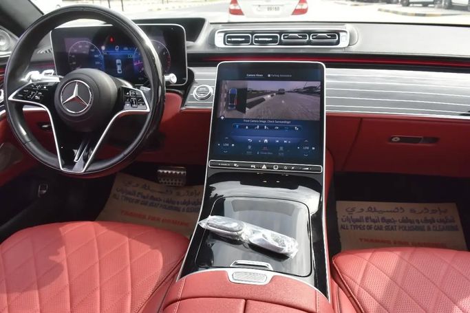 Подержанный Mercedes-Benz S-Class 580 4MATIC VII (W223), 4.0 л, 2021 в Шардже от Alfaris Used Cars Белый цвет. Other | AUTO.AE