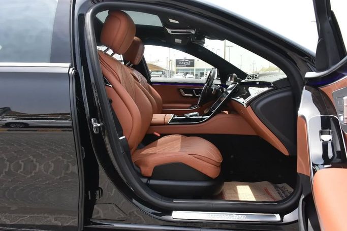 Подержанный Mercedes-Benz S-Class 580 4MATIC VII (W223), 4.0 л, 2021 в Шардже от Alfaris Used Cars Черный цвет. Other | AUTO.AE