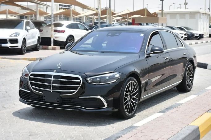 Подержанный Mercedes-Benz S-Class 580 4MATIC VII (W223), 4.0 л, 2021 в Шардже от Alfaris Used Cars Черный цвет. Other | AUTO.AE