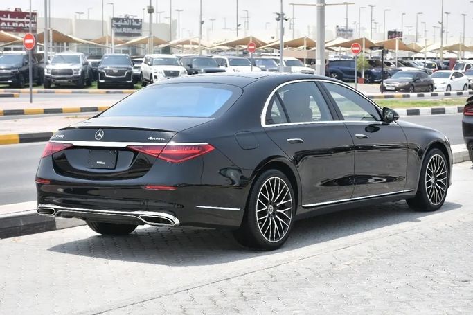 Подержанный Mercedes-Benz S-Class 580 4MATIC VII (W223), 4.0 л, 2021 в Шардже от Alfaris Used Cars Черный цвет. Other | AUTO.AE