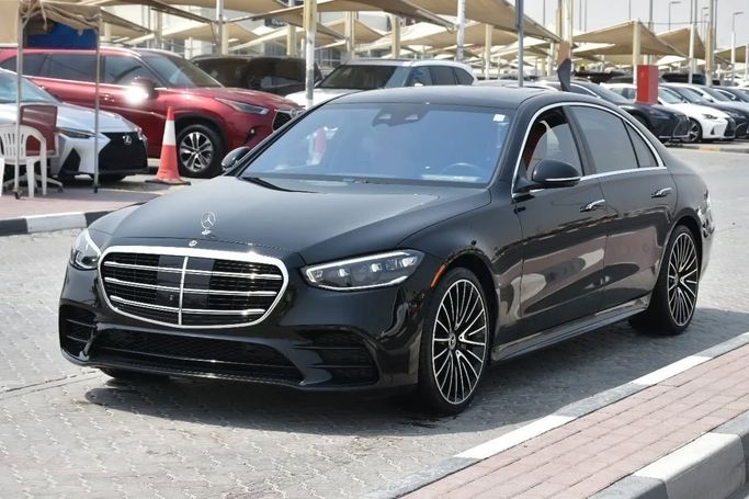 Подержанный Mercedes-Benz S-Class 580 4MATIC VII (W223), 4.0 л, 2022 в Шардже от Alfaris Used Cars Черный цвет. Other | AUTO.AE