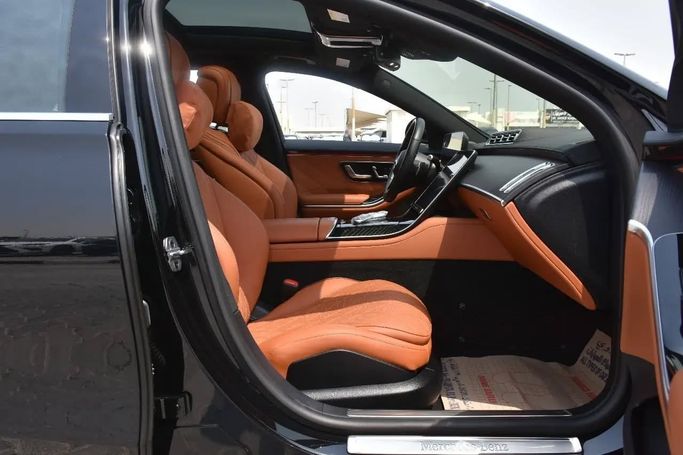 Подержанный Mercedes-Benz S-Class 580 4MATIC VII (W223), 4.0 л, 2022 в Шардже от Alfaris Used Cars Черный цвет. Other | AUTO.AE