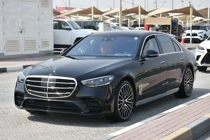 Подержанный Mercedes-Benz S-Class 580 4MATIC VII (W223), 4.0 л, 2022 в Шардже от Alfaris Used Cars Черный цвет. Other | AUTO.AE