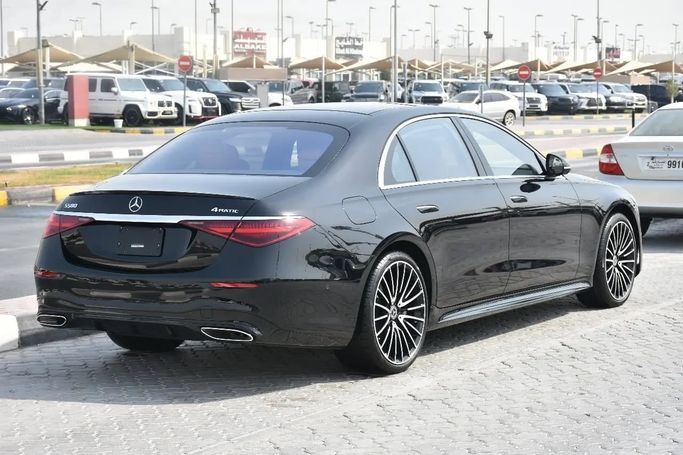 Подержанный Mercedes-Benz S-Class 580 4MATIC VII (W223), 4.0 л, 2022 в Шардже от Alfaris Used Cars Черный цвет. Other | AUTO.AE