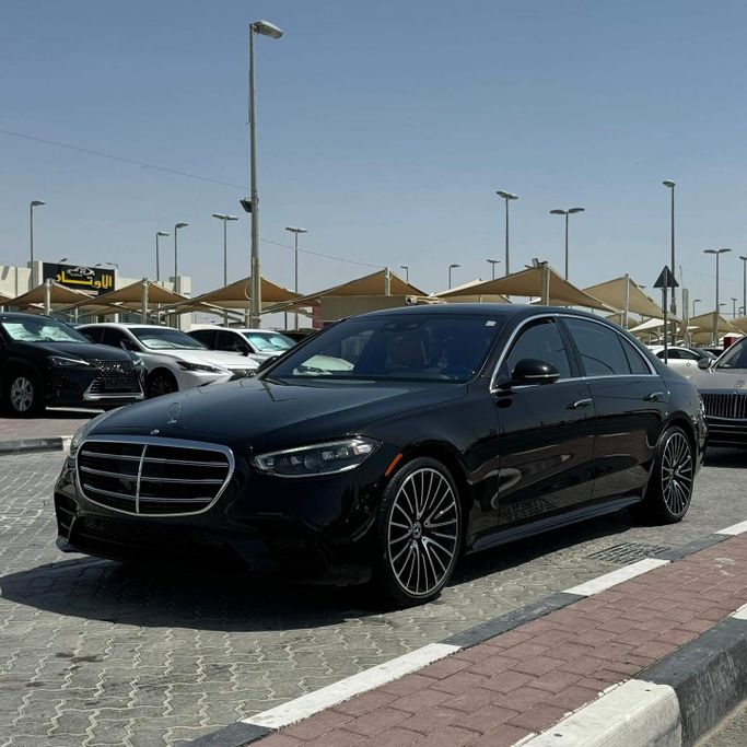 Подержанный Mercedes-Benz S-Class 580 4MATIC VII (W223), 4.0 л, 2021 в Шардже от Alfaris Used Cars Черный цвет. Other | AUTO.AE