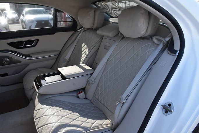 Подержанный Mercedes-Benz S-Class 580 4MATIC VII (W223), 4.0 л, 2021 в Шардже от Alfaris Used Cars Белый цвет. Other | AUTO.AE