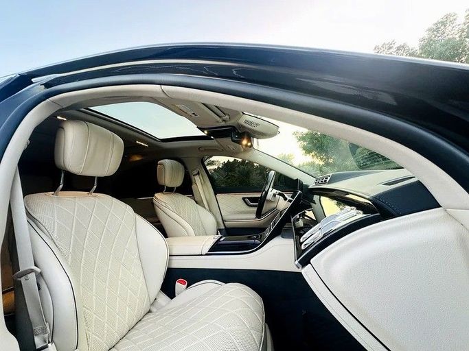 Подержанный Mercedes-Benz S-Class 580 4MATIC VII (W223), 4.0 л, 2021 в Шардже от Taj Al Sultan Used Cars Черный цвет. Американская | AUTO.AE