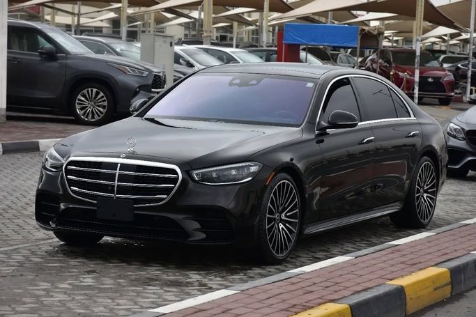 Подержанный Mercedes-Benz S-Class 580 4MATIC VII (W223), 4.0 л, 2021 в Шардже от Alfaris Used Cars Черный цвет. Other | AUTO.AE