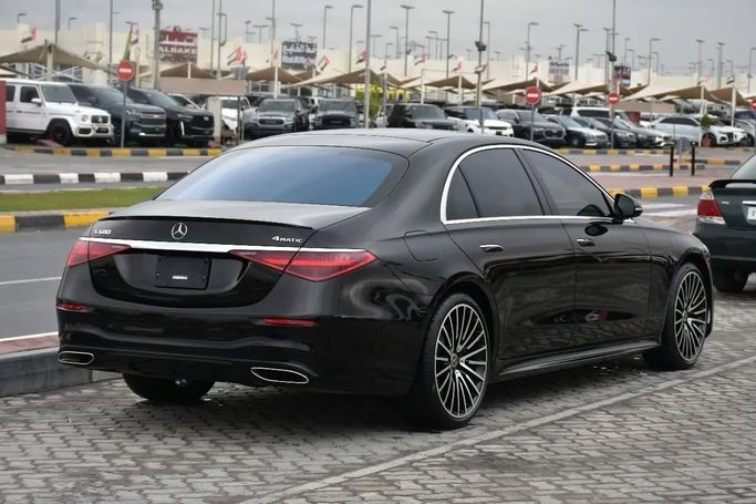 Подержанный Mercedes-Benz S-Class 580 4MATIC VII (W223), 4.0 л, 2021 в Шардже от Alfaris Used Cars Черный цвет. Other | AUTO.AE