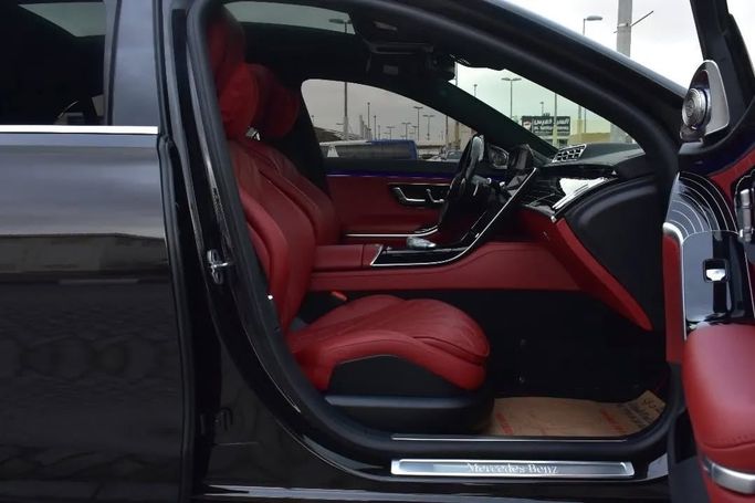 Подержанный Mercedes-Benz S-Class 580 4MATIC VII (W223), 4.0 л, 2021 в Шардже от Alfaris Used Cars Черный цвет. Other | AUTO.AE