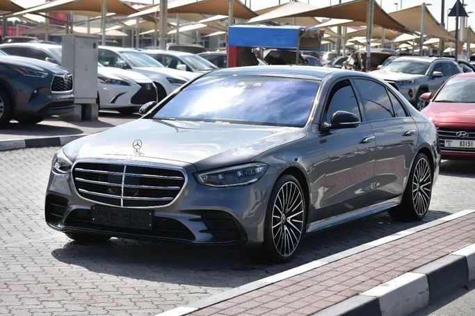 Used Mercedes-Benz S-Class 580 4MATIC VII (W223), 4.0 l, 2021 in Sharjah by Alfaris Used Cars, Grey color. Other | AUTO.AE