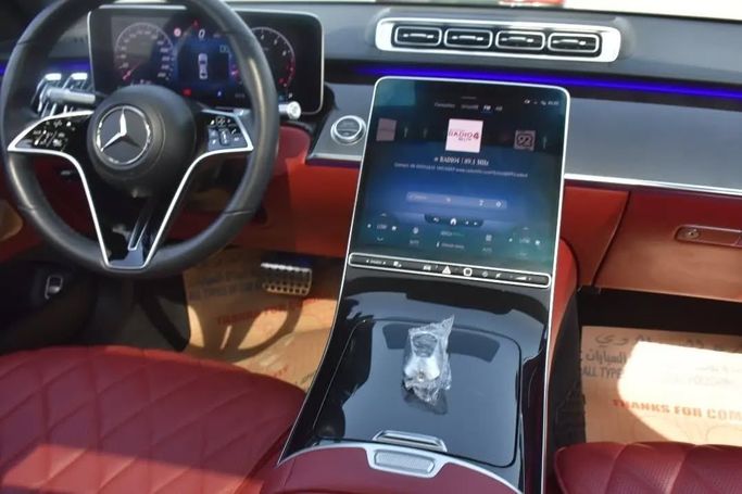 Подержанный Mercedes-Benz S-Class 580 4MATIC VII (W223), 4.0 л, 2022 в Шардже от Alfaris Used Cars Белый цвет. Other | AUTO.AE