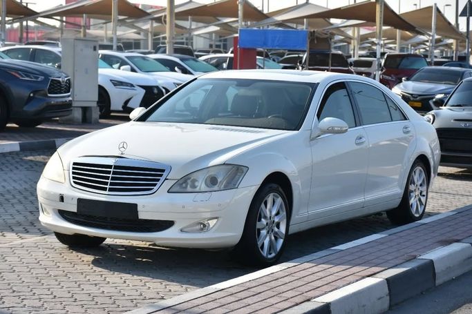 Подержанный Mercedes-Benz S-Class 350 V (W221), 3.5 л, 2009 в Шардже от Alfaris Used Cars Белый цвет. Other | AUTO.AE