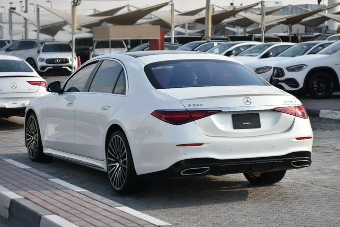 Подержанный Mercedes-Benz S-Class 580 4MATIC VII (W223), 4.0 л, 2021 в Шардже от Alfaris Used Cars Белый цвет. Other | AUTO.AE