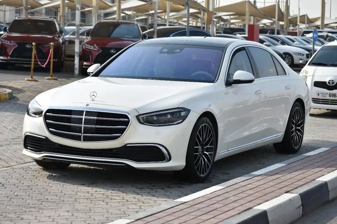 Used Mercedes-Benz S-Class 580 4MATIC VII (W223), 4.0 l, 2022 in Sharjah by Alfaris Used Cars, White color. Other | AUTO.AE