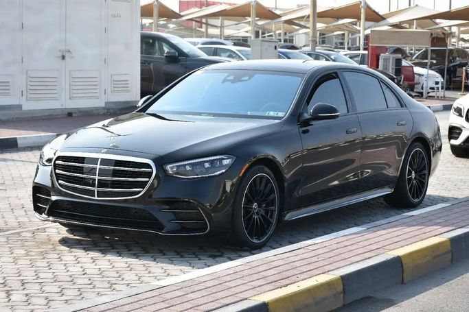 Подержанный Mercedes-Benz S-Class 580 4MATIC VII (W223), 4.0 л, 2023 в Шардже от Alfaris Used Cars Черный цвет. Other | AUTO.AE