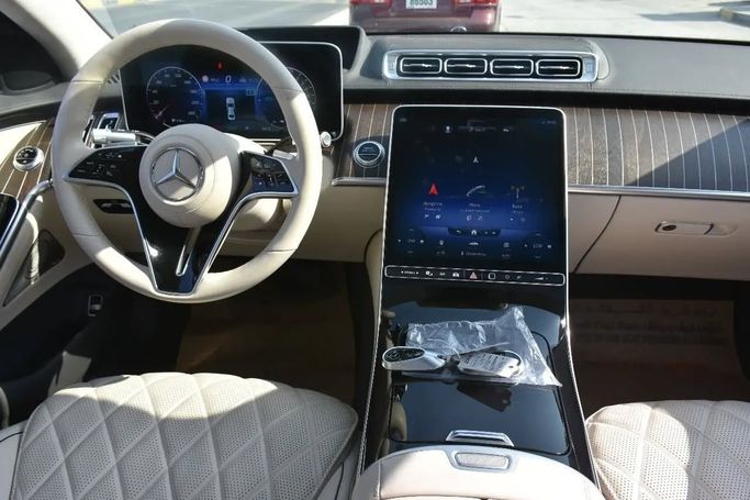 Used Mercedes-Benz S-Class 580 e 4MATIC VII (W223), 3.0 l, 2022 in Sharjah by Alfaris Used Cars, Black color. Other | AUTO.AE