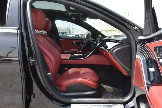 Подержанный Mercedes-Benz S-Class 580 4MATIC VII (W223), 4.0 л, 2022 в Шардже от Alfaris Used Cars Черный цвет. Other | AUTO.AE