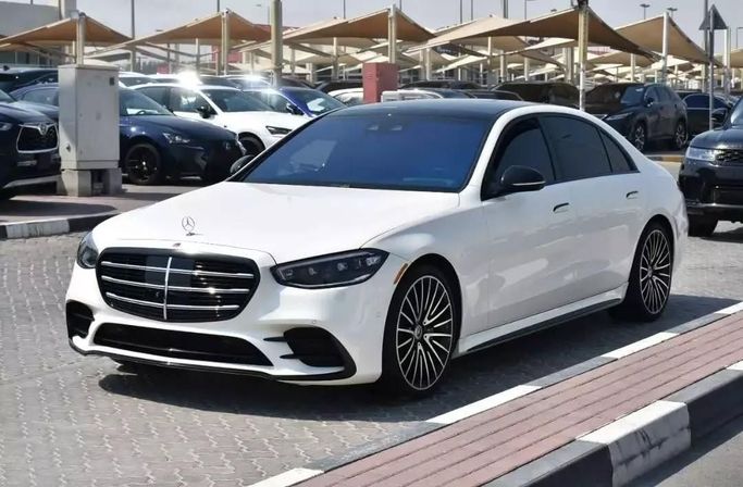 Used Mercedes-Benz S-Class 580 4MATIC VII (W223), 4.0 l, 2021 in Sharjah by Alfaris Used Cars, White color. Other | AUTO.AE