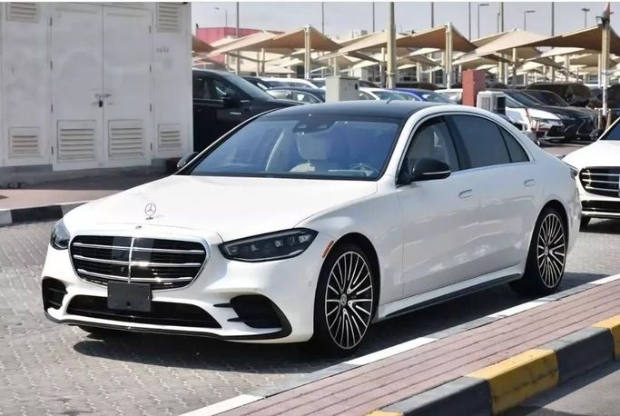 Used Mercedes-Benz S-Class 500 4MATIC VII (W223), 3.0 l, 2021 in Sharjah by Alfaris Used Cars, White color. Other | AUTO.AE