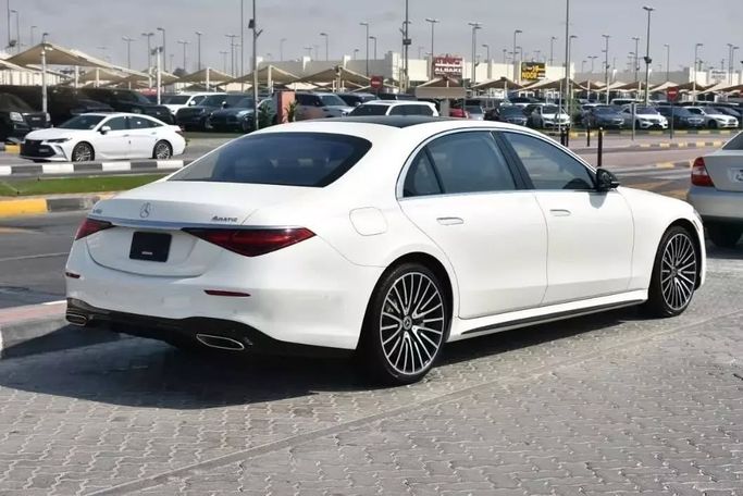 Used Mercedes-Benz S-Class 500 4MATIC VII (W223), 3.0 l, 2021 in Sharjah by Alfaris Used Cars, White color. Other | AUTO.AE