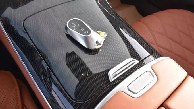 Подержанный Mercedes-Benz S-Class 580 4MATIC VII (W223), 4.0 л, 2022 в Шардже от Alfaris Used Cars Черный цвет. Other | AUTO.AE