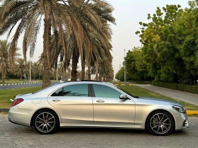 Used Mercedes-Benz S-Class 550 VI (W222, C217), 4.7 l, 2014 in Sharjah by Abd and Sadiq Tayyar Used Cars, Silver color. Japanese Specs | AUTO.AE