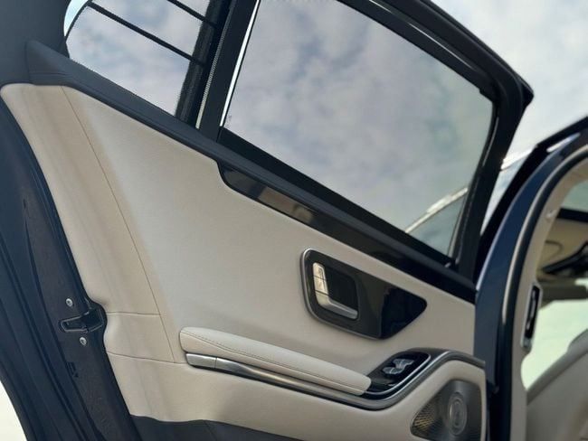 Подержанный Mercedes-Benz S-Class 500 4MATIC VII (W223), 3.0 л, 2022 в Шардже от Berlin Used Cars Черный цвет. Американская | AUTO.AE