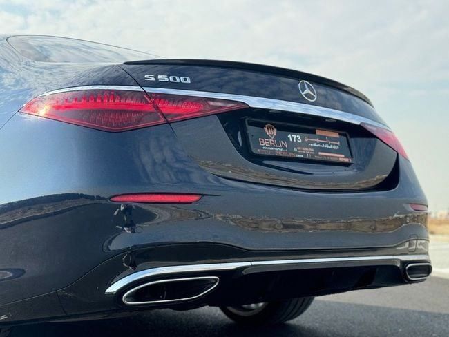 Подержанный Mercedes-Benz S-Class 500 4MATIC VII (W223), 3.0 л, 2022 в Шардже от Berlin Used Cars Черный цвет. Американская | AUTO.AE