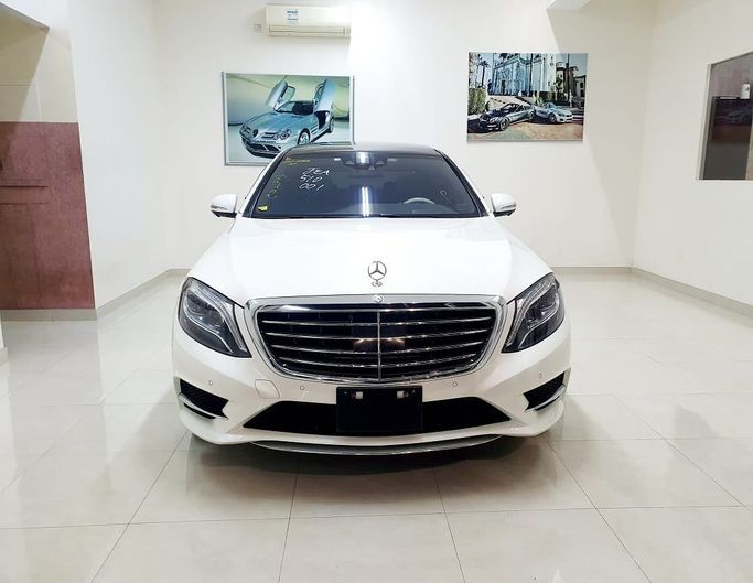 Подержанный Mercedes-Benz S-Class 550 VI (W222, C217), 4.7 л, 2015 в Шардже от Al Rukn Al Masie Used Cars Белый цвет. Японская | AUTO.AE