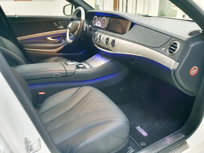 Подержанный Mercedes-Benz S-Class 550 VI (W222, C217), 4.7 л, 2015 в Шардже от Al Rukn Al Masie Used Cars Белый цвет. Японская | AUTO.AE